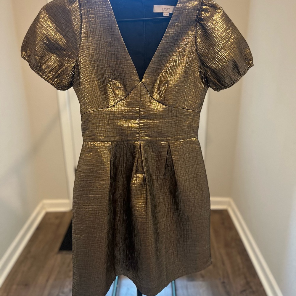 Loft Metallic Jacquard V-Neck Mini Flare Dress- size 0 Petite - Picture 3 of 16